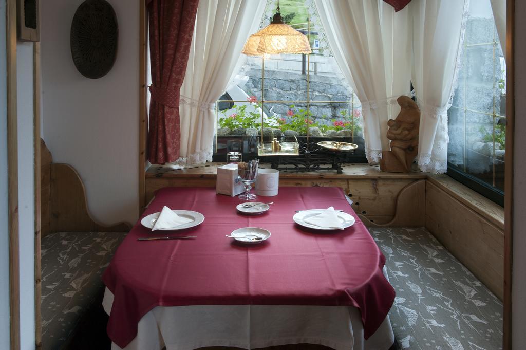 Hotel Garni Dello Sportivo Madonna di Campiglio Bagian luar foto