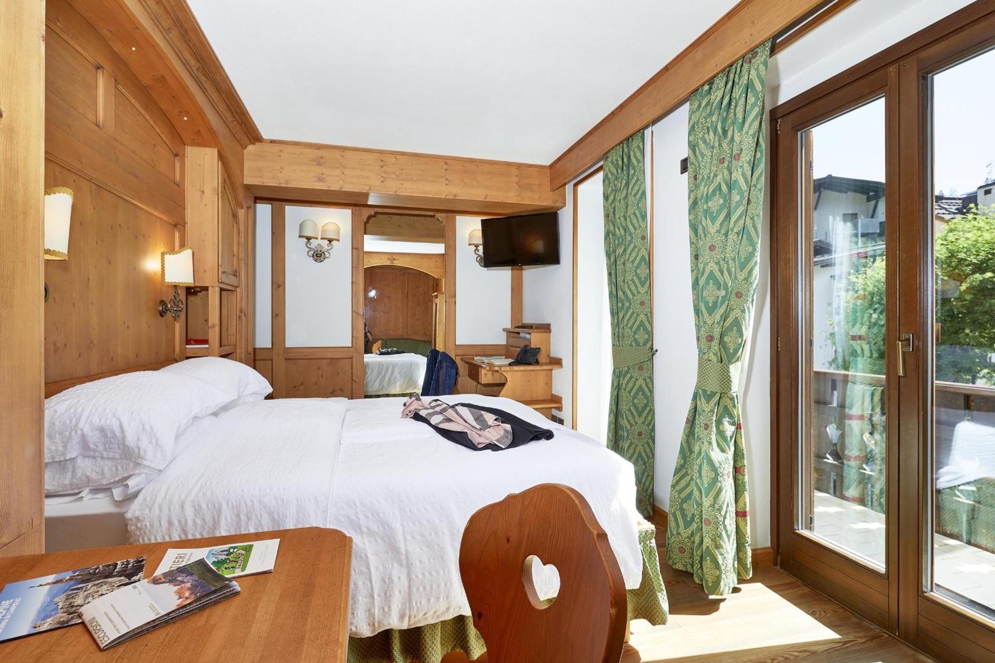 Hotel Garni Dello Sportivo Madonna di Campiglio Bagian luar foto